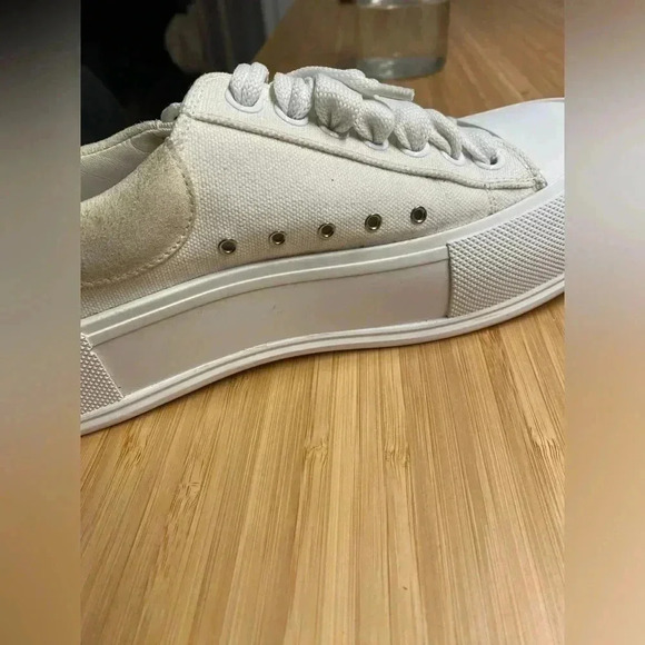 Alexander Mcqueen sneakers white, US size 8.5 M or 10 F - Picture 5 of 7